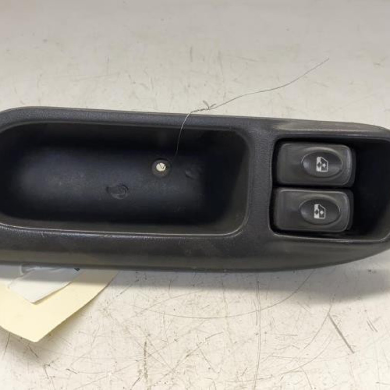 Interrupteur de leve vitre avant gauche RENAULT SCENIC 1