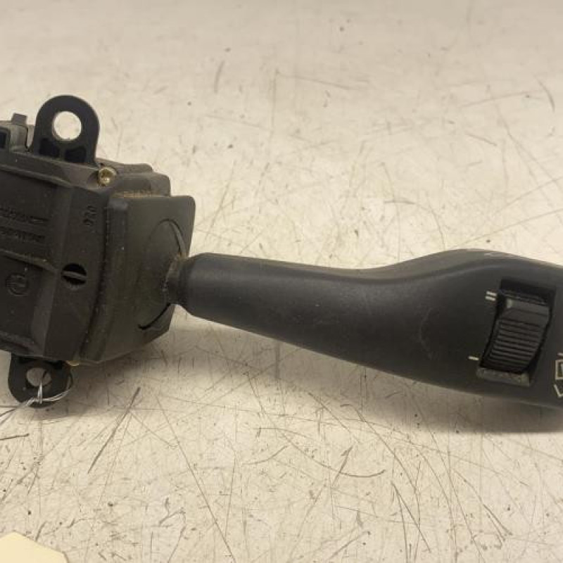 Commodo d'essuie glaces BMW X3 E83 Commodo d'essuie glaces BMW X3 E83