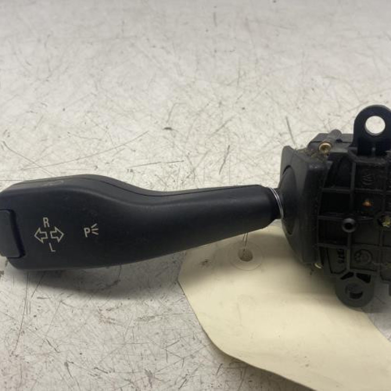 Commodo phare BMW X3 E83 Commodo phare BMW X3 E83