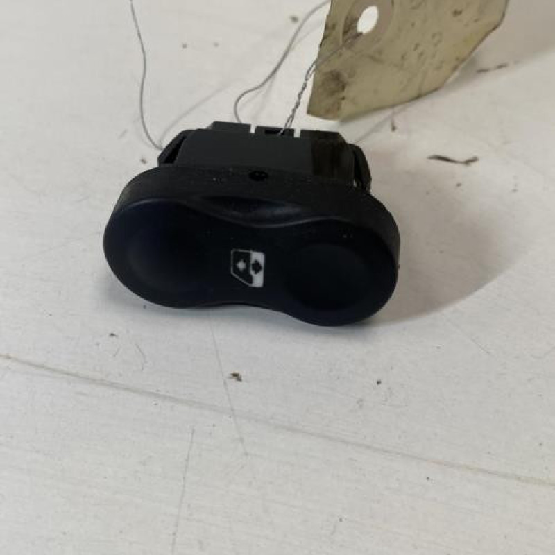 Interrupteur de leve vitre avant gauche DACIA SANDERO 1