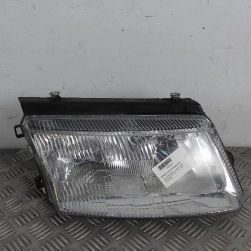 Optique avant principal droit (feux)(phare) VOLKSWAGEN PASSAT 4