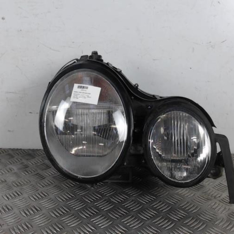 Optique avant principal droit (feux)(phare) MERCEDES CLASSE E 210