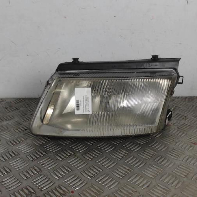 Optique avant principal gauche (feux)(phare) VOLKSWAGEN PASSAT 4