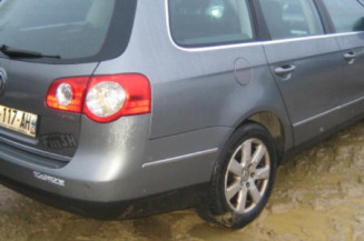 Feu arriere secondaire droit (feux) VOLKSWAGEN PASSAT 5 Photo n°4