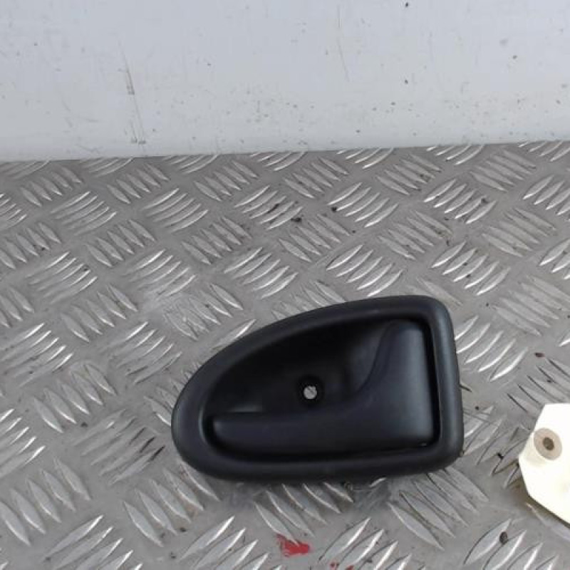 Poignee interieur arriere droit RENAULT CLIO 2