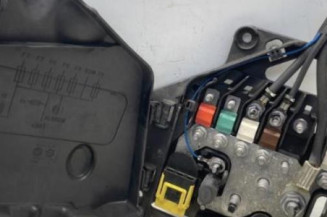 Porte fusible PEUGEOT 207 Photo n°3