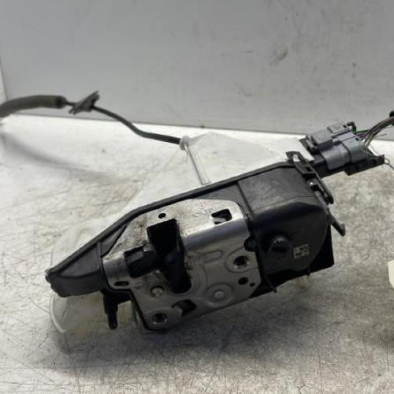Serrure avant gauche PEUGEOT 3008 1