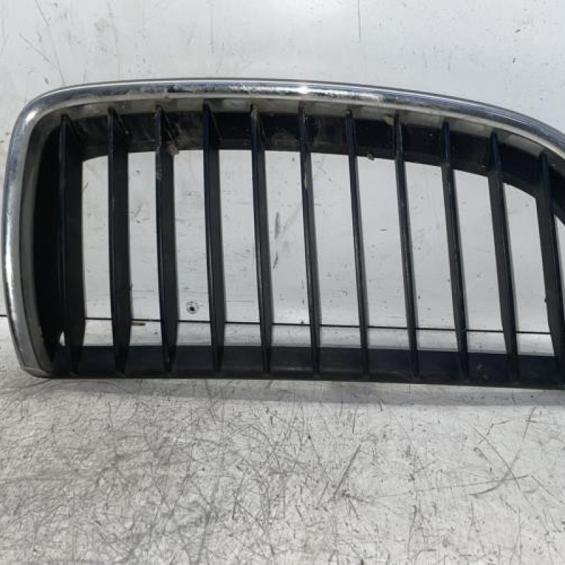 Calandre droite BMW SERIE 3 E91 Calandre droite BMW SERIE 3 E91