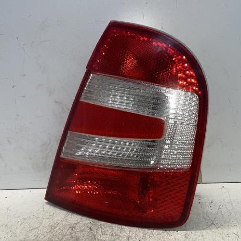 Feu arriere principal droit (feux) SKODA FABIA 1 Feu arriere principal droit (feux) SKODA FABIA 1