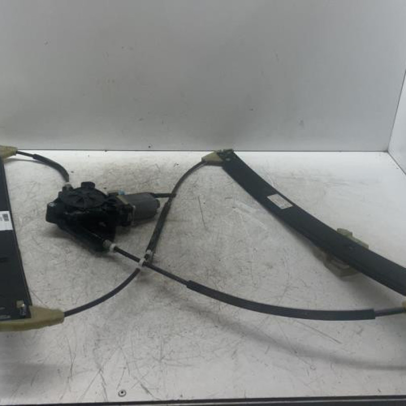 Leve vitre electrique avant gauche SKODA OCTAVIA 3