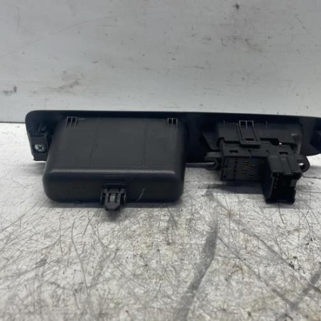 Interrupteur de leve vitre arriere droit NISSAN QASHQAI 1