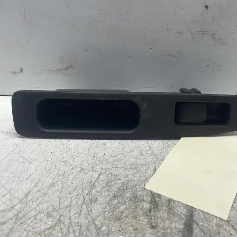 Interrupteur de leve vitre arriere gauche NISSAN QASHQAI 1