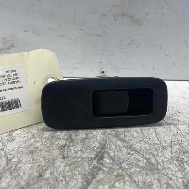 Interrupteur de leve vitre avant droit NISSAN QASHQAI 1