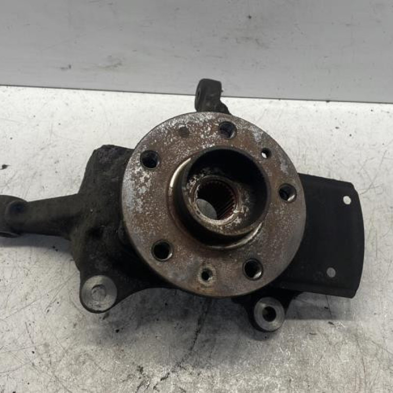 Moyeu avant gauche RENAULT TRAFIC 3 COURT Moyeu avant gauche RENAULT TRAFIC 3 COURT