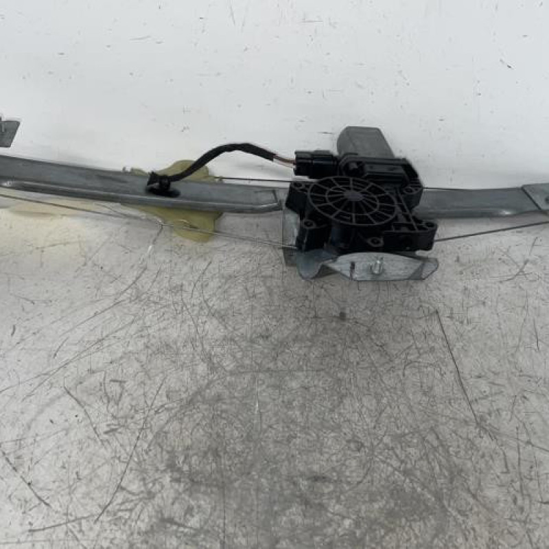 Leve vitre electrique avant gauche RENAULT CLIO 4