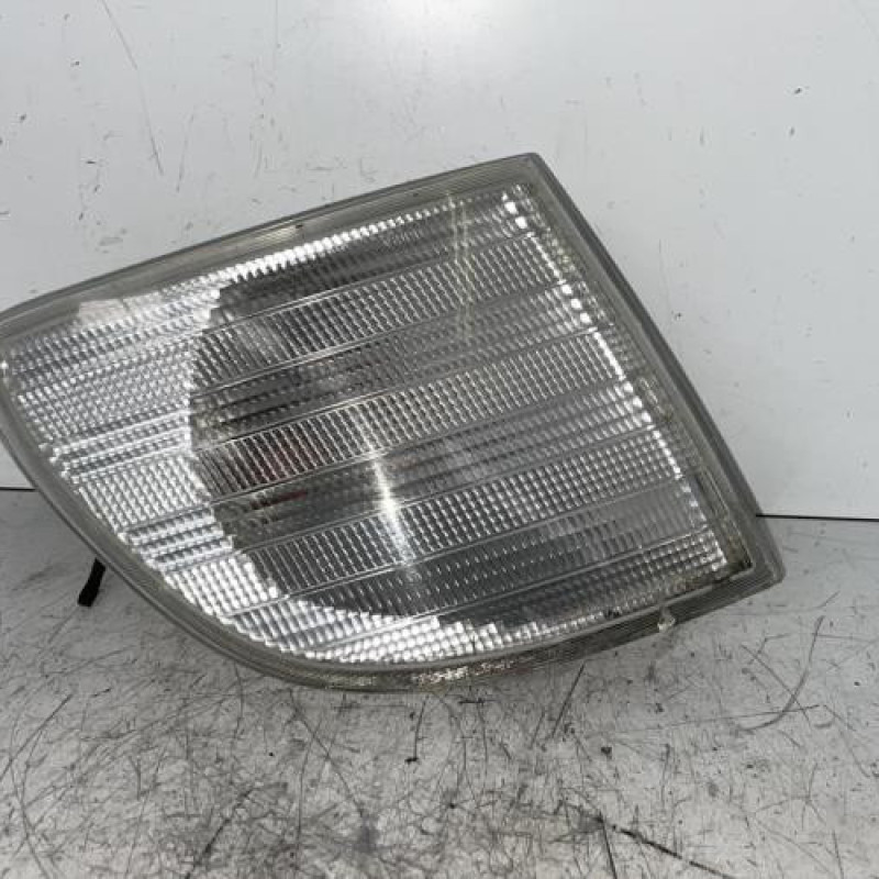 Optique avant secondaire droit (feux)(clignotant) MERCEDES CLASSE V 638