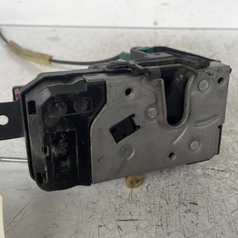 Serrure avant gauche OPEL ZAFIRA B Serrure avant gauche OPEL ZAFIRA B
