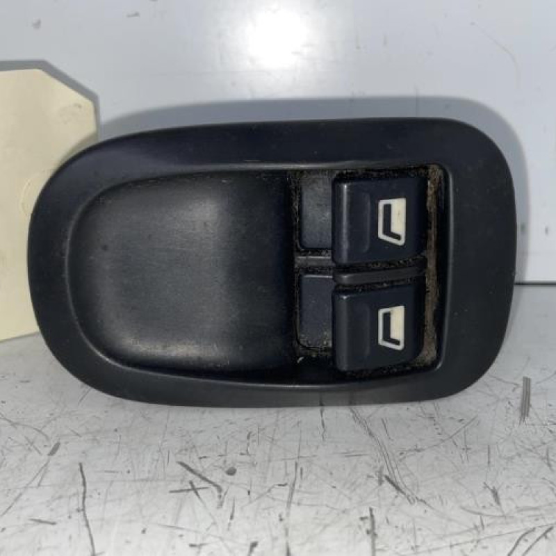 Interrupteur de leve vitre avant gauche PEUGEOT 206