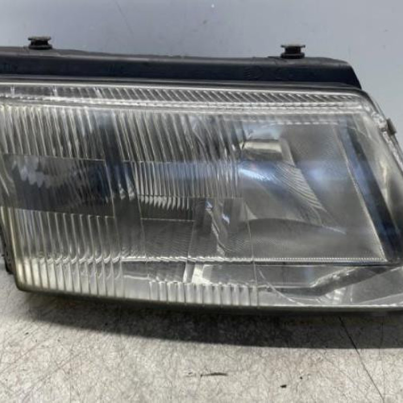 Optique avant principal droit (feux)(phare) VOLKSWAGEN PASSAT 4