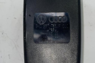 Attache ceinture avant gauche AUDI A4 3 Photo n°1
