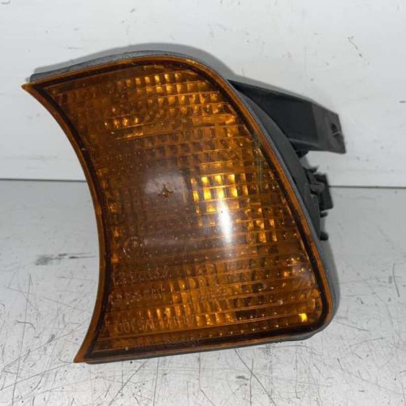 Optique avant secondaire gauche (feux)(clignotant) BMW SERIE 5 E34