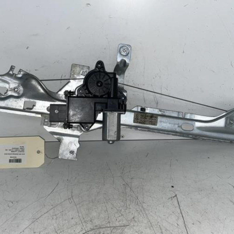 Leve vitre electrique arriere droit PEUGEOT 3008 1