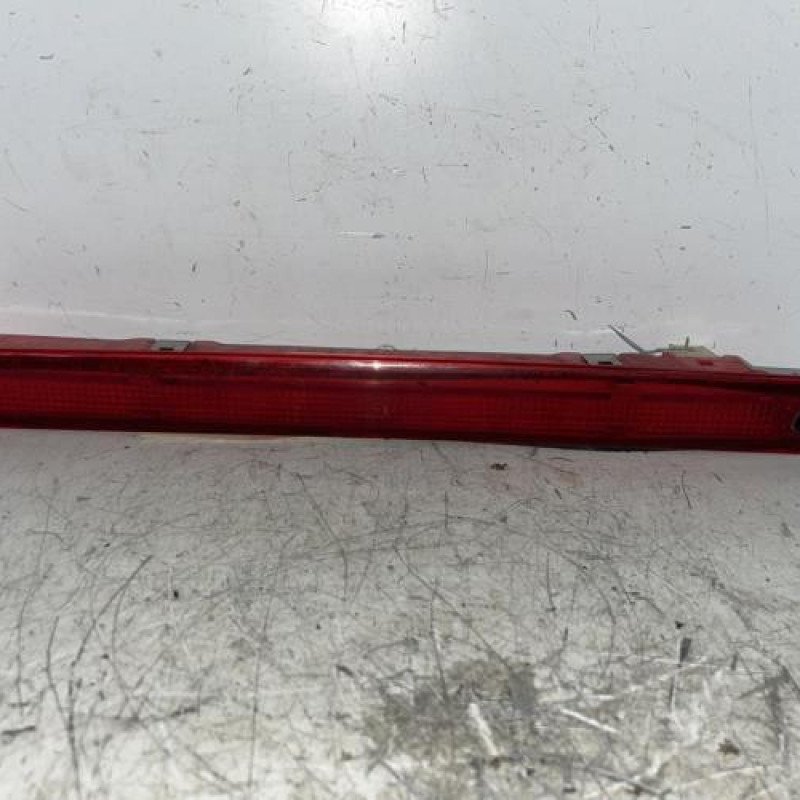 Feu arriere stop central NISSAN QASHQAI 1