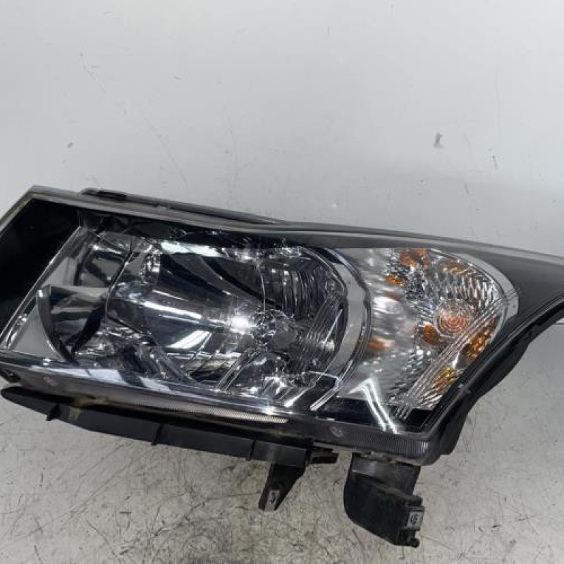 Optique avant principal gauche (feux)(phare) CHEVROLET CRUZE