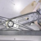 Leve vitre electrique avant gauche TOYOTA YARIS 2