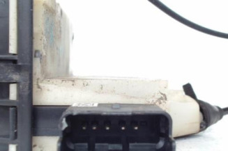 Serrure arriere droit PEUGEOT 208 1
