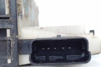 Serrure avant droit PEUGEOT 208 1