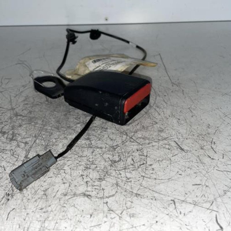 Attache ceinture avant droit DACIA SANDERO 2