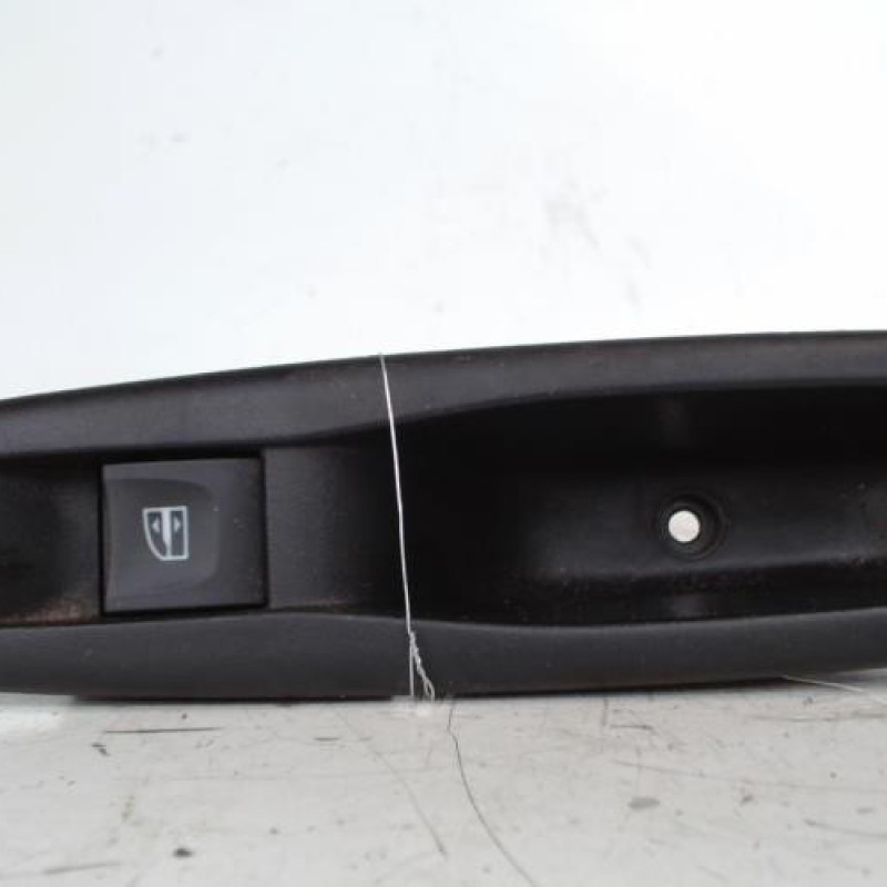 Interrupteur de leve vitre arriere droit RENAULT CLIO 4