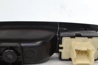 Interrupteur de leve vitre arriere droit RENAULT CLIO 4