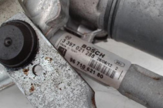 Moteur essuie glace avant gauche PEUGEOT 3008 1 Photo n°4