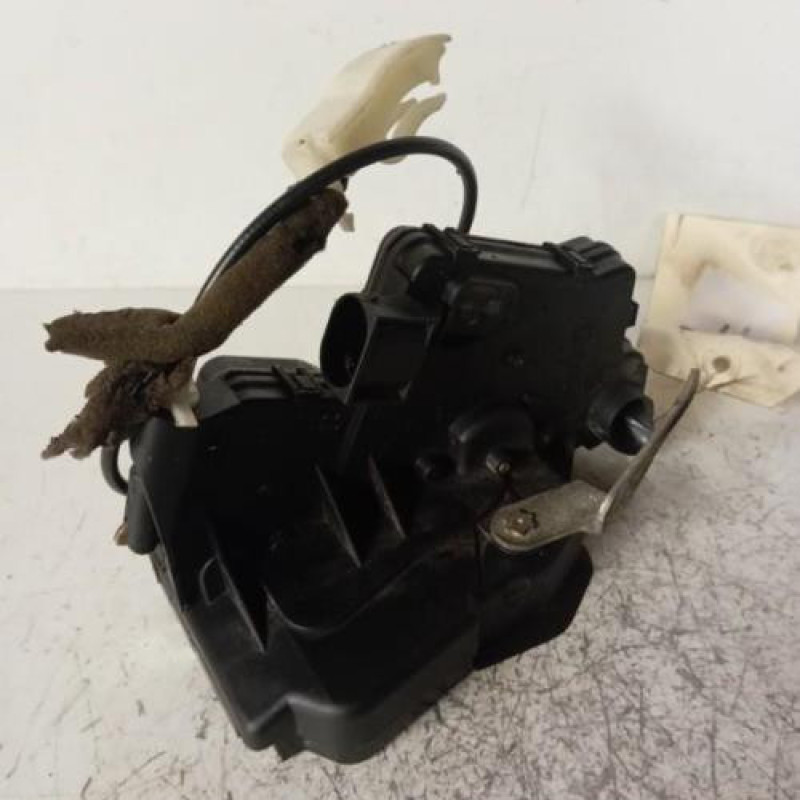 Serrure avant gauche BMW SERIE 3 E46 Serrure avant gauche BMW SERIE 3 E46