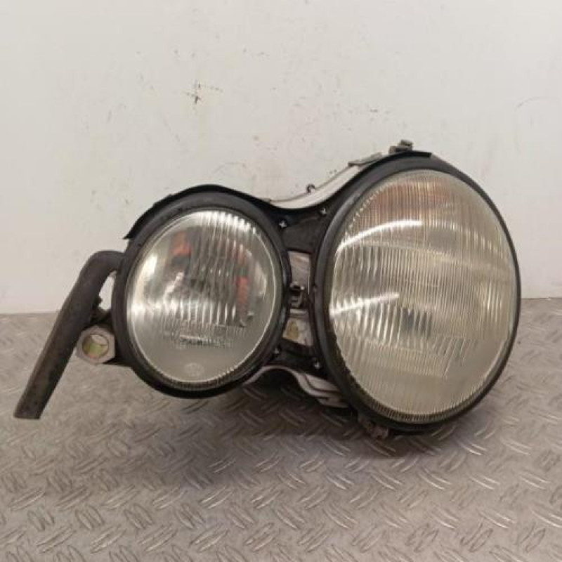 Optique avant principal gauche (feux)(phare) MERCEDES CLASSE E 210