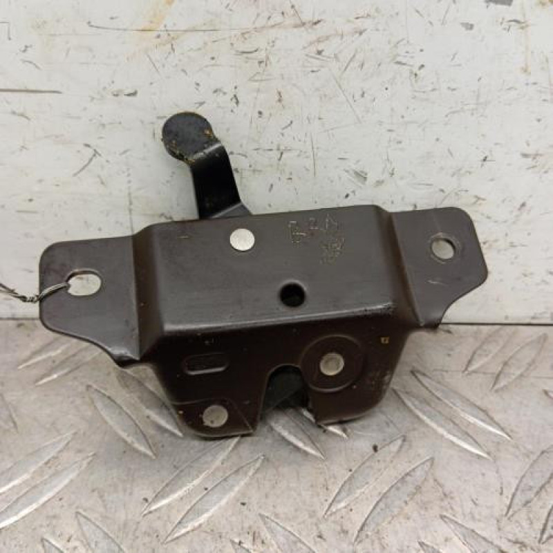 Serrure de coffre PEUGEOT 106