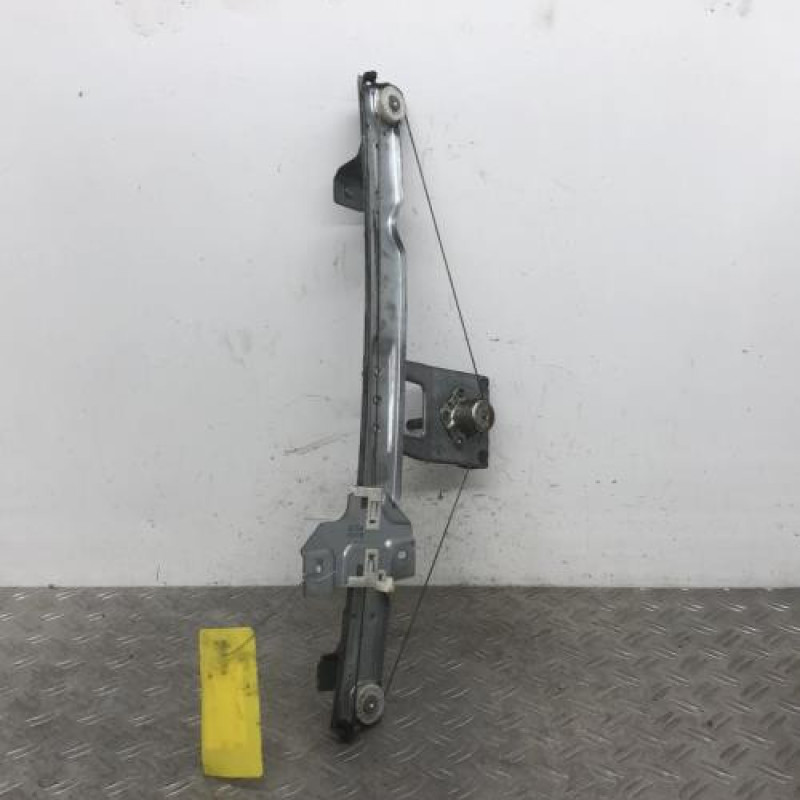 Leve vitre mecanique avant droit DACIA SANDERO 1