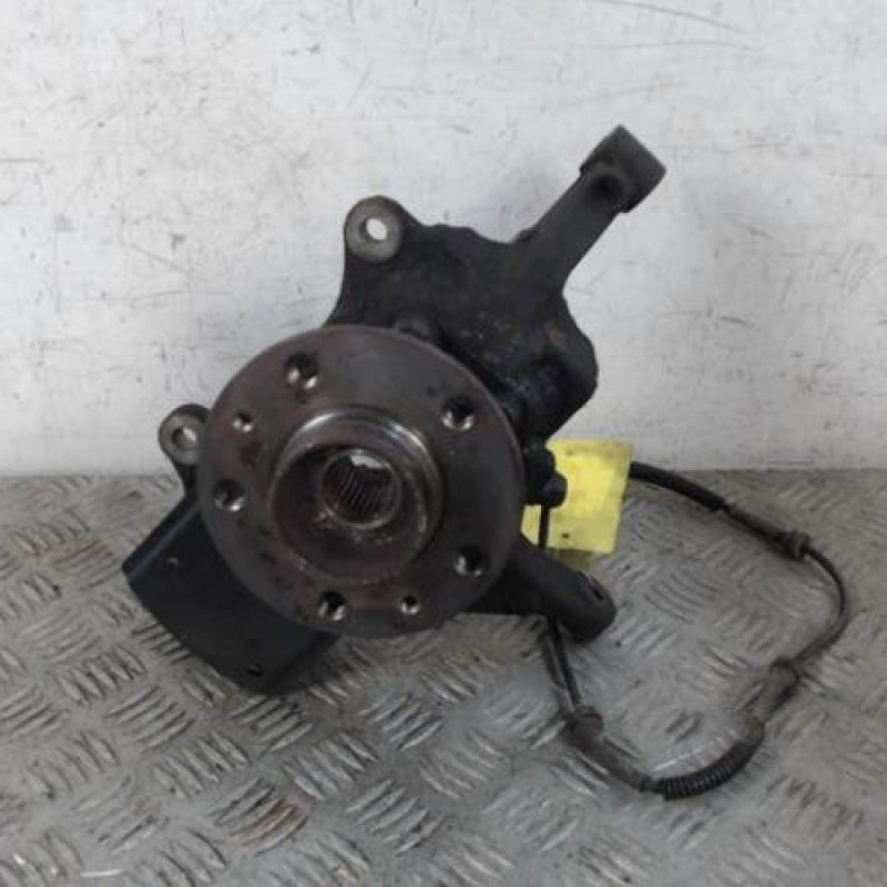 Moyeu avant gauche RENAULT TRAFIC 3 COURT Moyeu avant gauche RENAULT TRAFIC 3 COURT