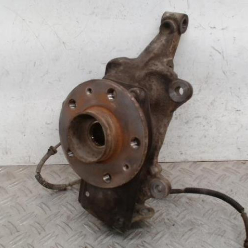 Moyeu avant droit RENAULT TRAFIC 3 COURT Moyeu avant droit RENAULT TRAFIC 3 COURT