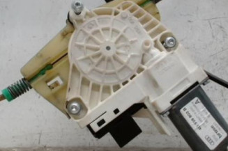Leve vitre electrique avant droit AUDI Q7 1 Photo n°1