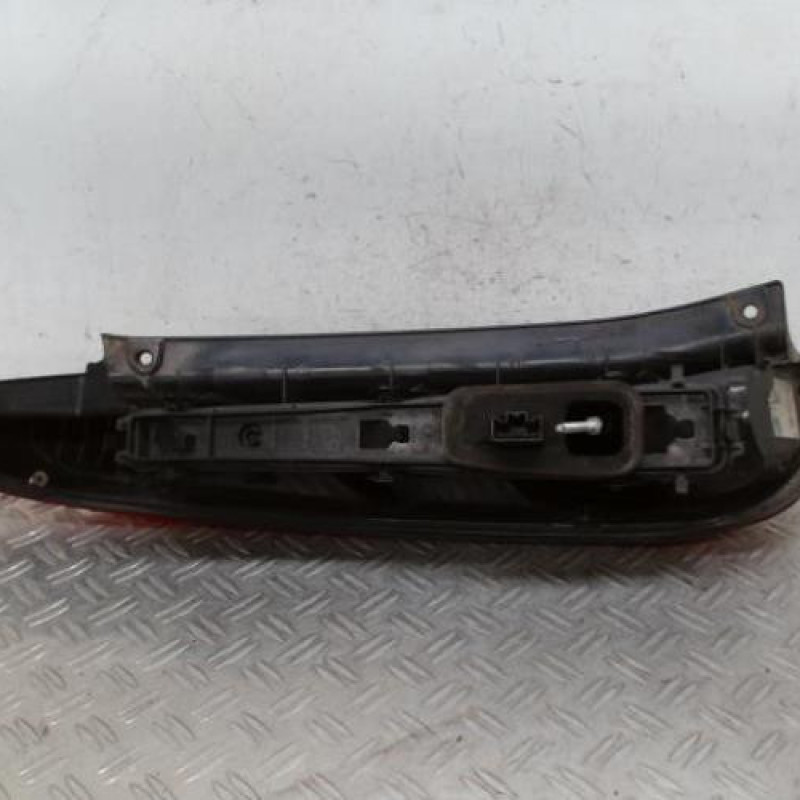 Feu arriere principal droit (feux) FORD FIESTA 5 Feu arriere principal droit (feux) FORD FIESTA 5