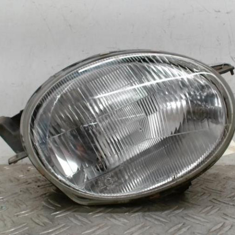 Optique avant principal droit (feux)(phare) TOYOTA COROLLA 9