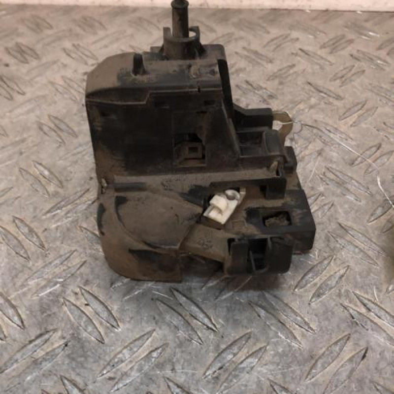 Serrure avant droit RENAULT MEGANE 1