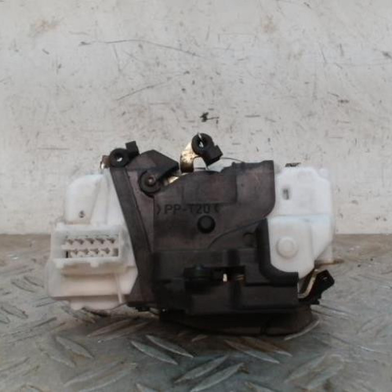 Serrure avant gauche PEUGEOT 607