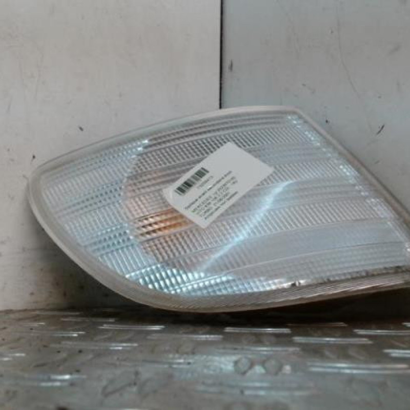Optique avant secondaire droit (feux)(clignotant) MERCEDES VITO 638