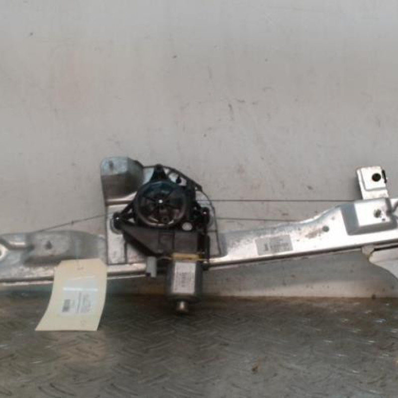 Leve vitre electrique avant droit PEUGEOT 208 1