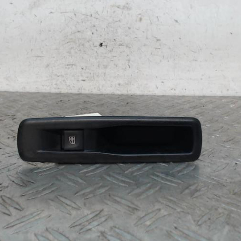 Interrupteur de leve vitre arriere droit RENAULT MEGANE 3