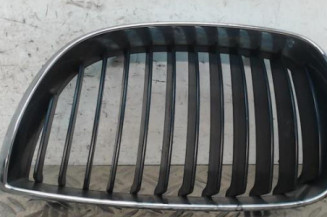 Calandre gauche BMW SERIE 1 E87 Photo n°1